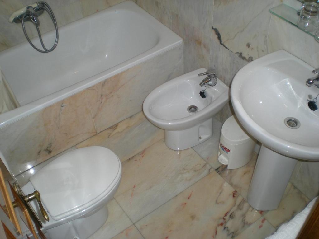Hotel Puerta Romeros Burgo المظهر الخارجي الصورة