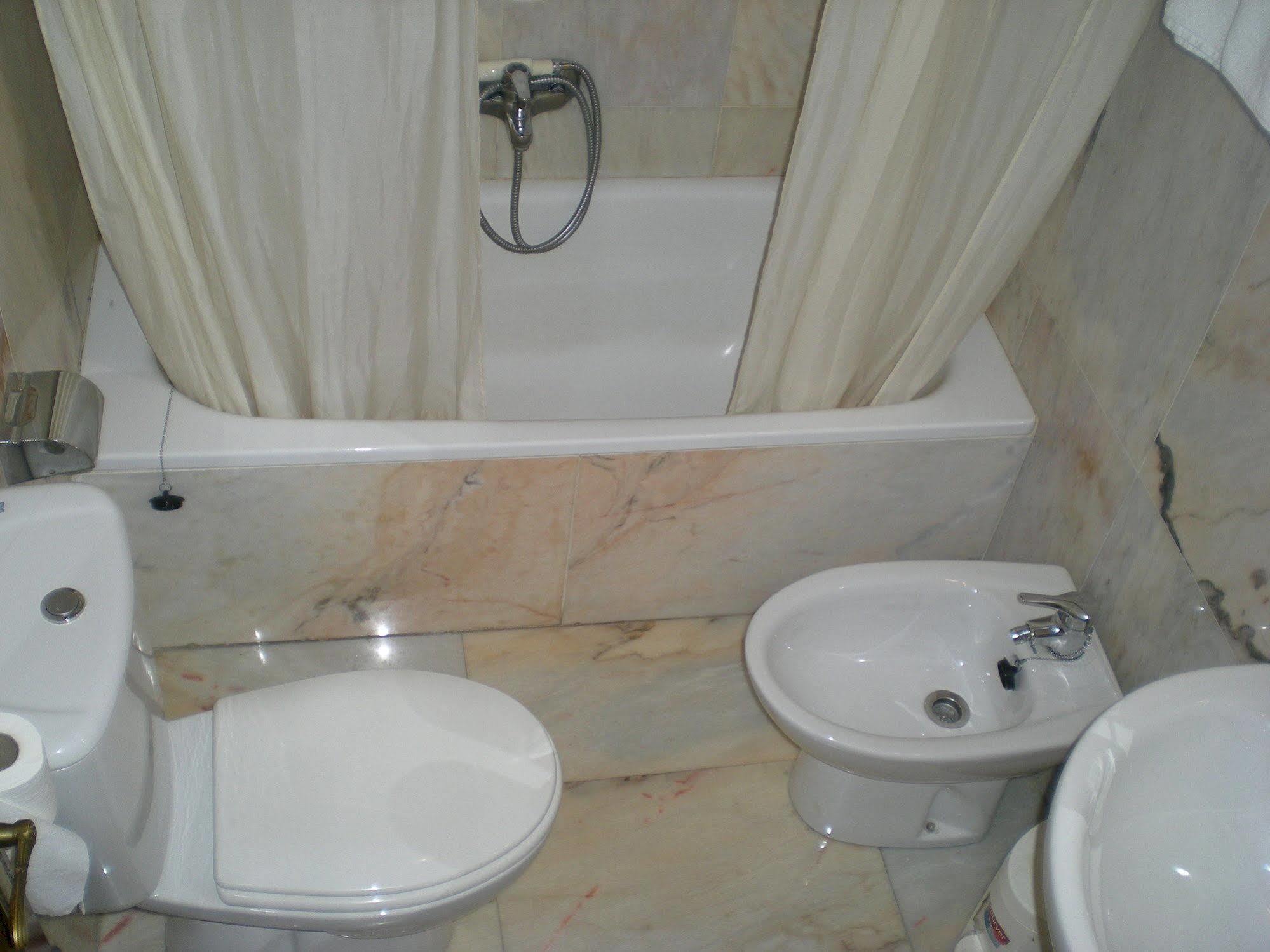 Hotel Puerta Romeros Burgo المظهر الخارجي الصورة
