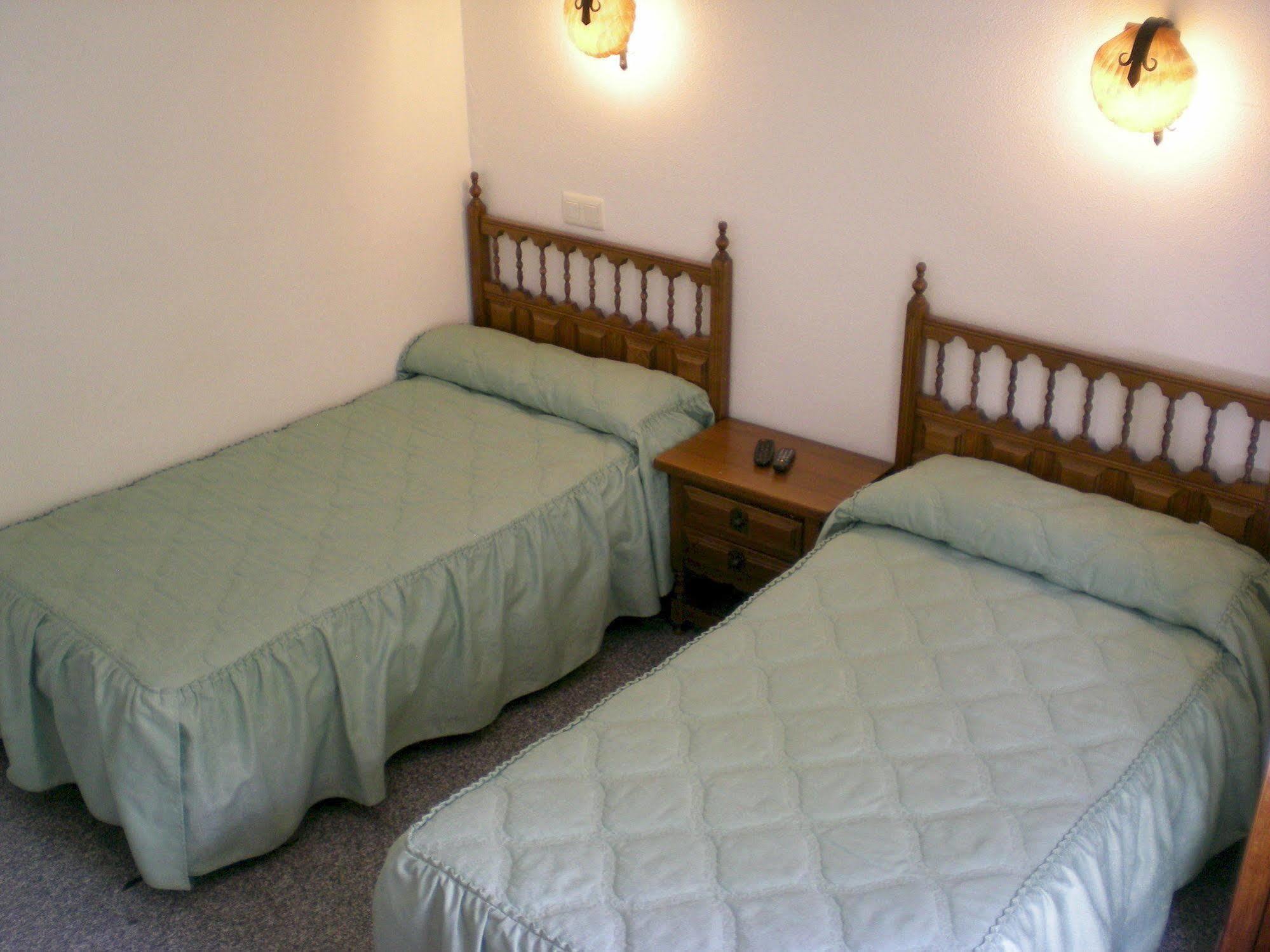 Hotel Puerta Romeros Burgo المظهر الخارجي الصورة