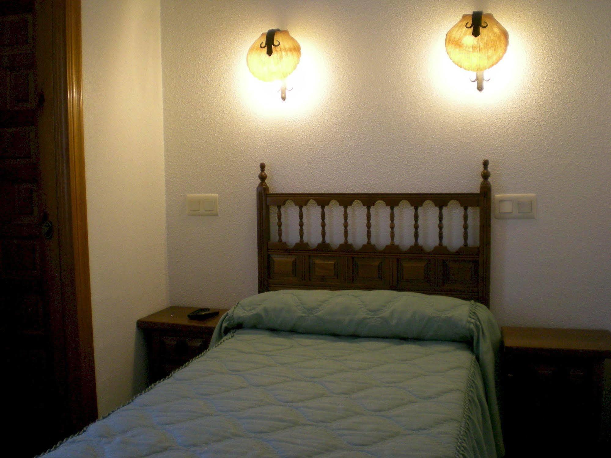 Hotel Puerta Romeros Burgo المظهر الخارجي الصورة